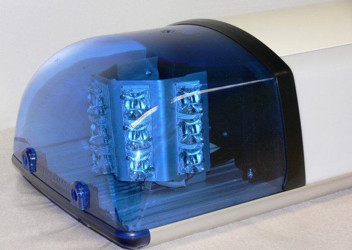 Pintsch Bamag ToPAS LED Umrüstsatz blau 8×3 LED mit 32cm Hauben 24V – TRELA  Sondersignalanlagen